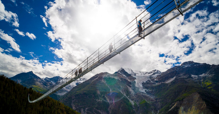 Il Ponte Pedonale Sospeso Pi Lungo Al Mondo Apre In Svizzera