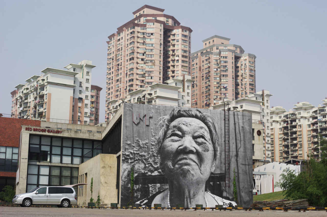 street-art-wrinkles-of-the-city-havana-los-angeles-shanghai-istanbul-jr-01