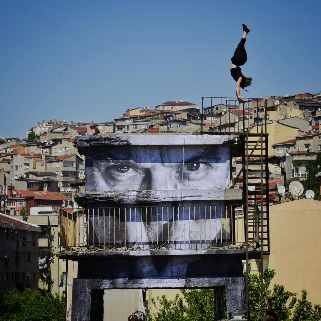 street-art-wrinkles-of-the-city-havana-los-angeles-shanghai-istanbul-jr-02