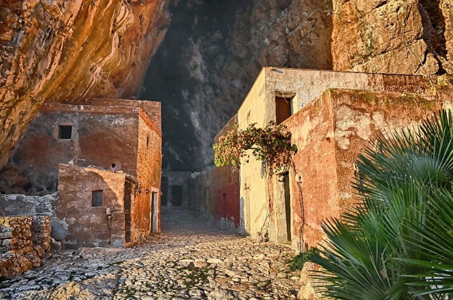 Grotta Mangiapane in Sicilia, un antico borgo in una grotta dove il