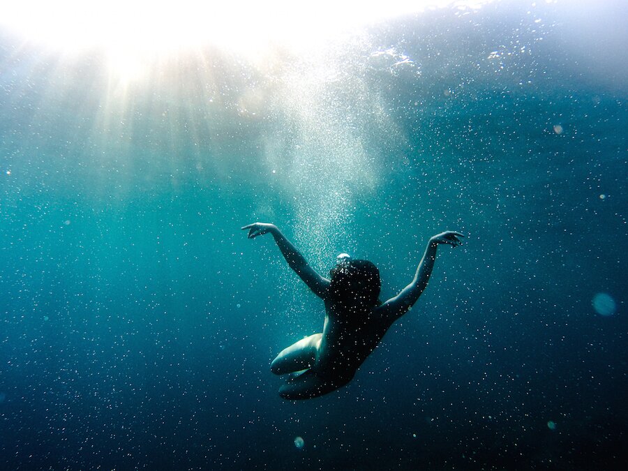 Ritratti Onirici Di Un Corpo Femminile Nudo Immerso Nell Acqua