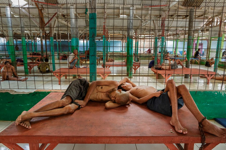 Foto Scioccanti Dei Malati Mentali In Indonesia Che Vivono In Condizioni Disumane