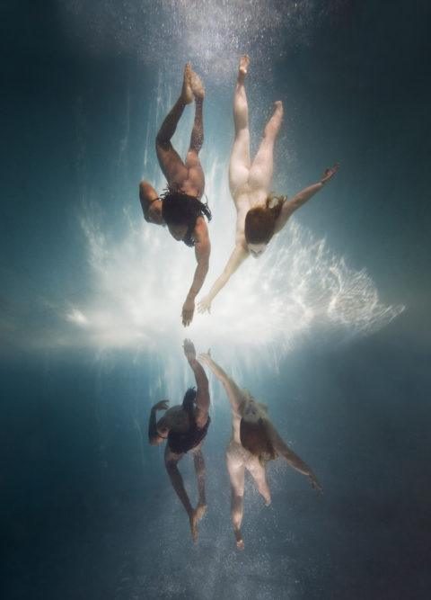 Ipnotici Corpi Nudi Sospesi Sott Acqua Nella Fotografia Di Ed Freeman