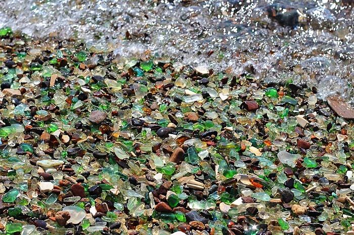 La Spiaggia Di Vetro In Russia Quando La Natura Trasforma L Inquinamento In Una Meraviglia