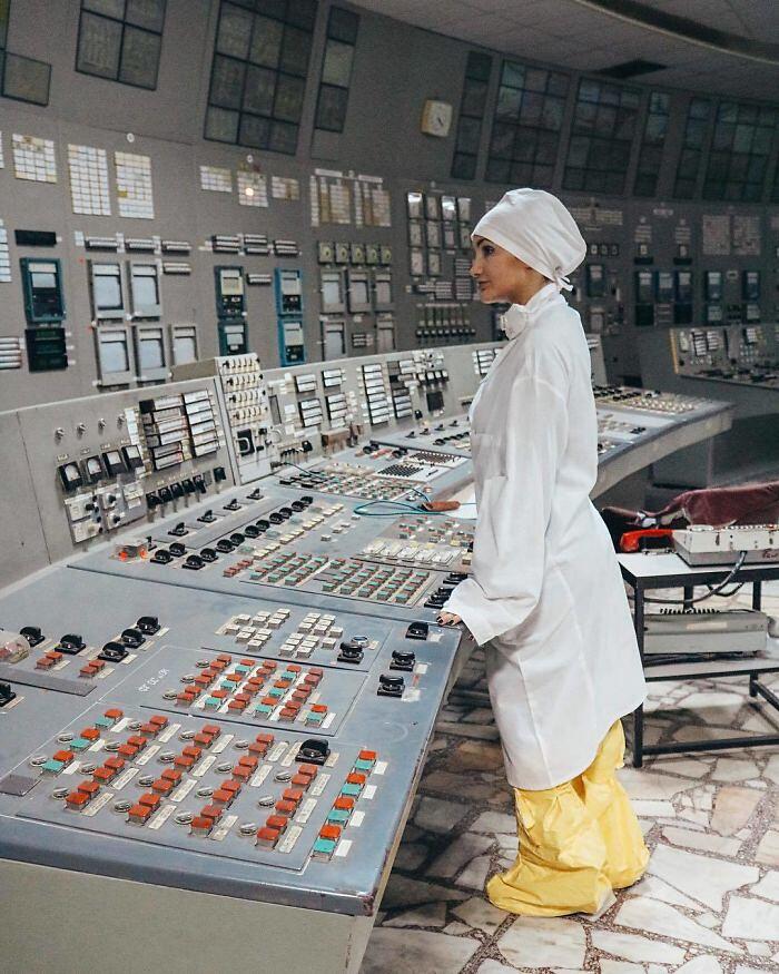 Influencer Di Instagram E Turisti Scattano Selfie A Chernobyl Per ...