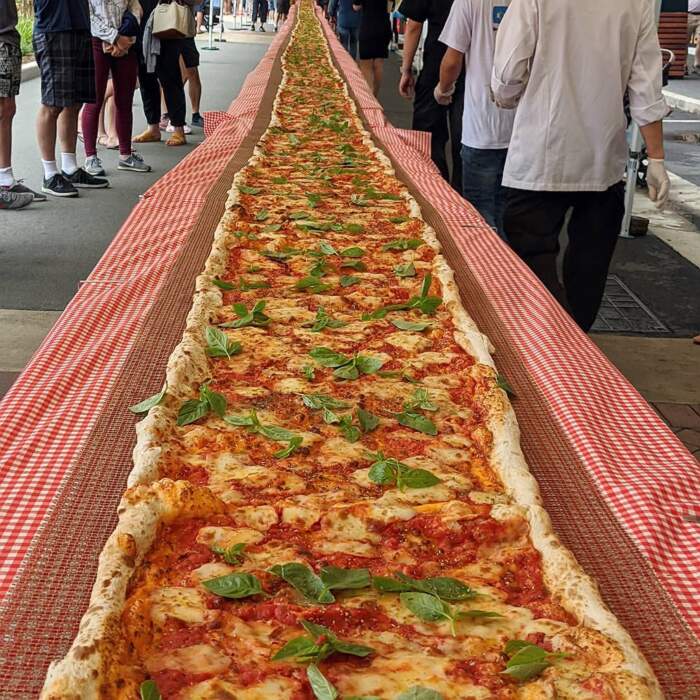 Ristorante Italiano In Australia Fa Una Pizza Di 103 Metri E Dona Il Ricavato Ai Pompieri