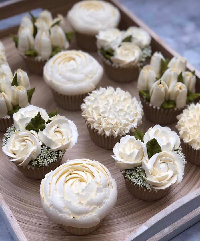 Decorazioni floreali per torte e cupcake che sono un inno alla primavera