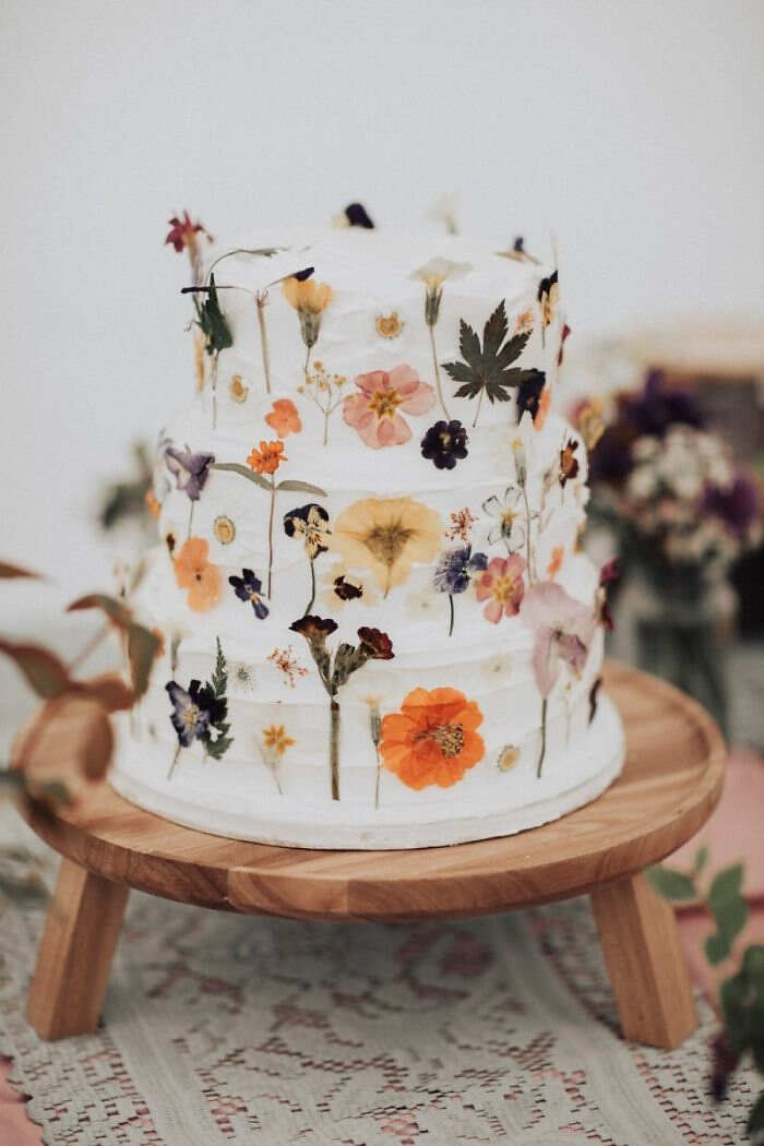 Torta nuziale con fiori pressati - Keblog